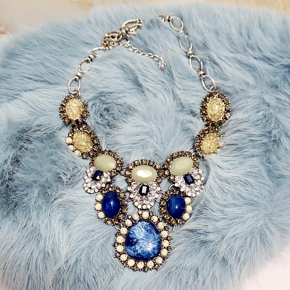 SOLD CHLOE & ISABEL TANGIER SOLADITE CHAMPAGNE CRYSTAL SILVER STATEMENT NECKL… - Picture 2 of 16
